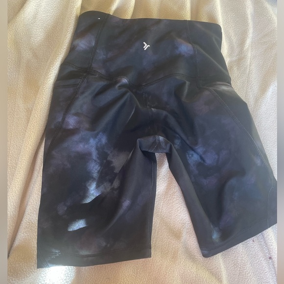 4 Old navy shorts athletic dance and yoga shorts 4 different patterns - Picture 2 of 7
